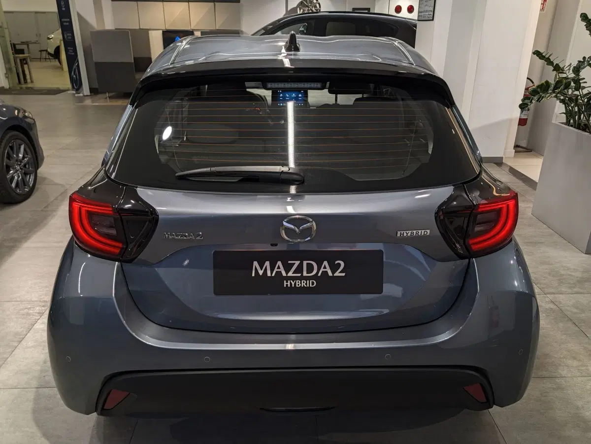 Mazda Mazda2 Hybrid nuova a Napoli (5)