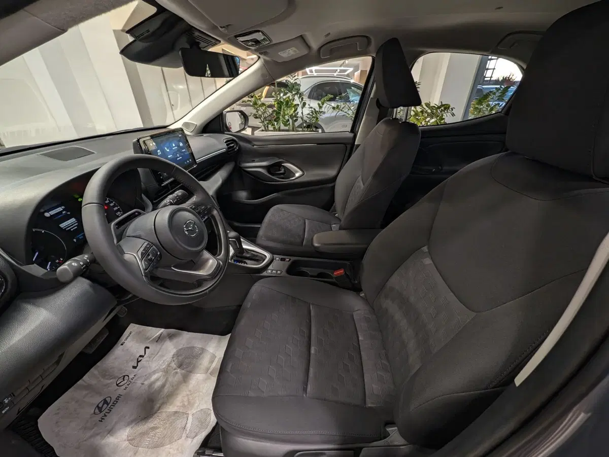 Mazda Mazda2 Hybrid nuova a Napoli (7)
