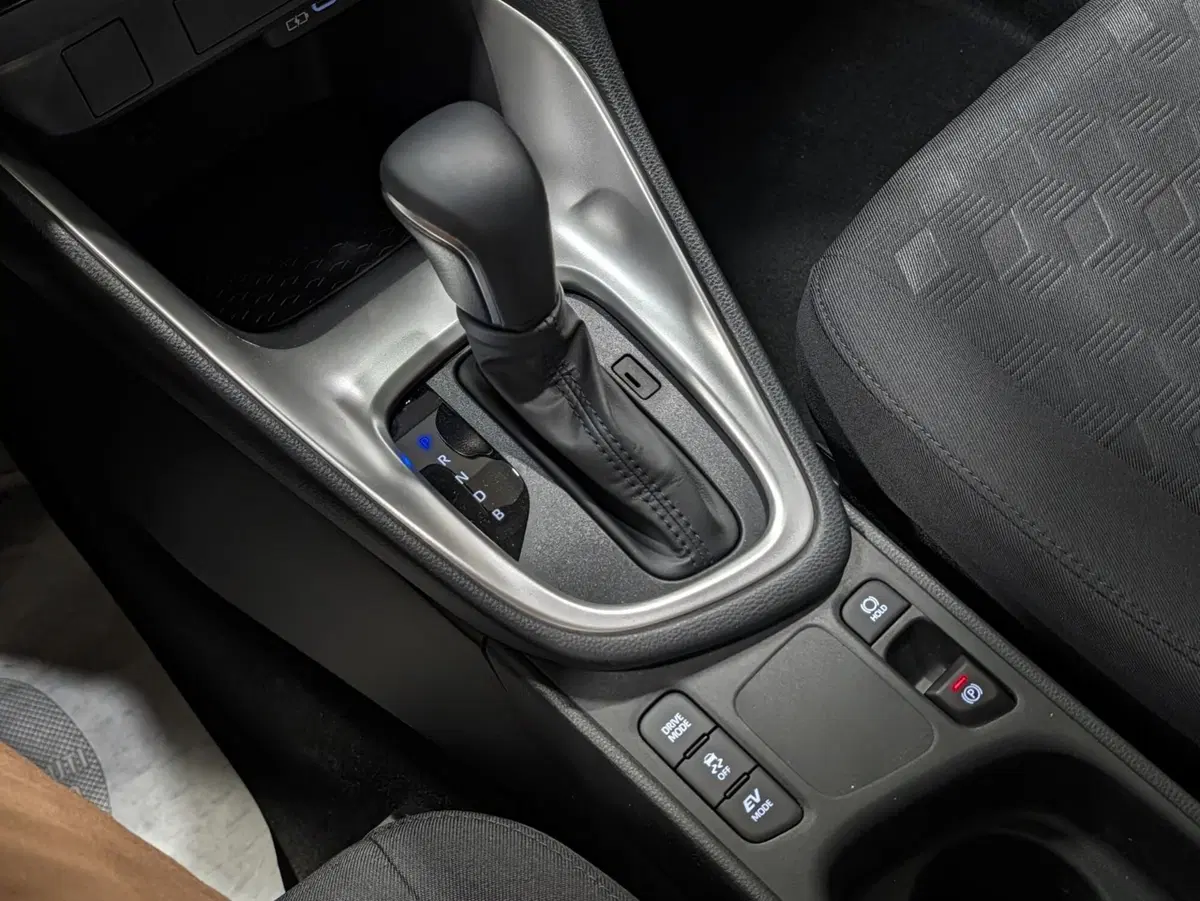 Mazda Mazda2 Hybrid nuova a Napoli (9)