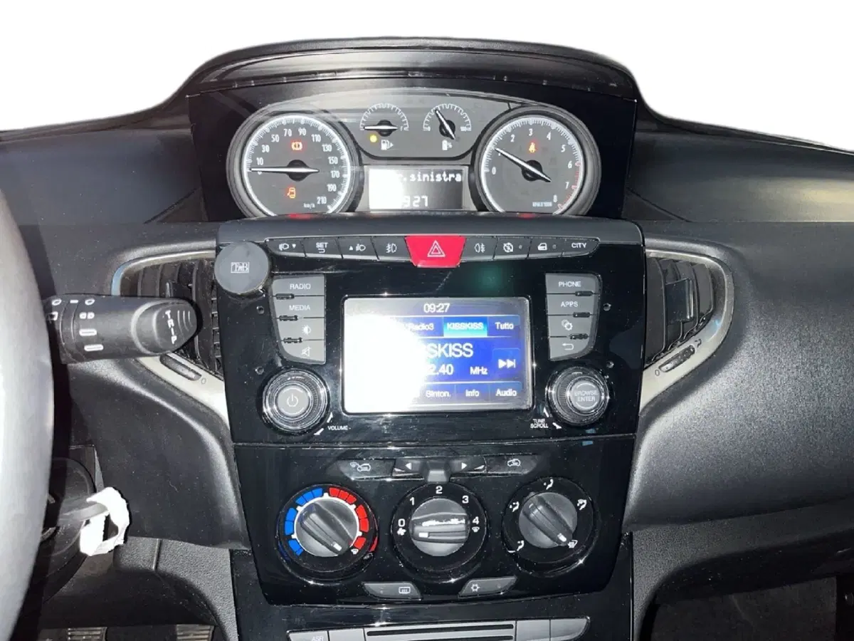 Lancia Ypsilon usata a Torino (11)