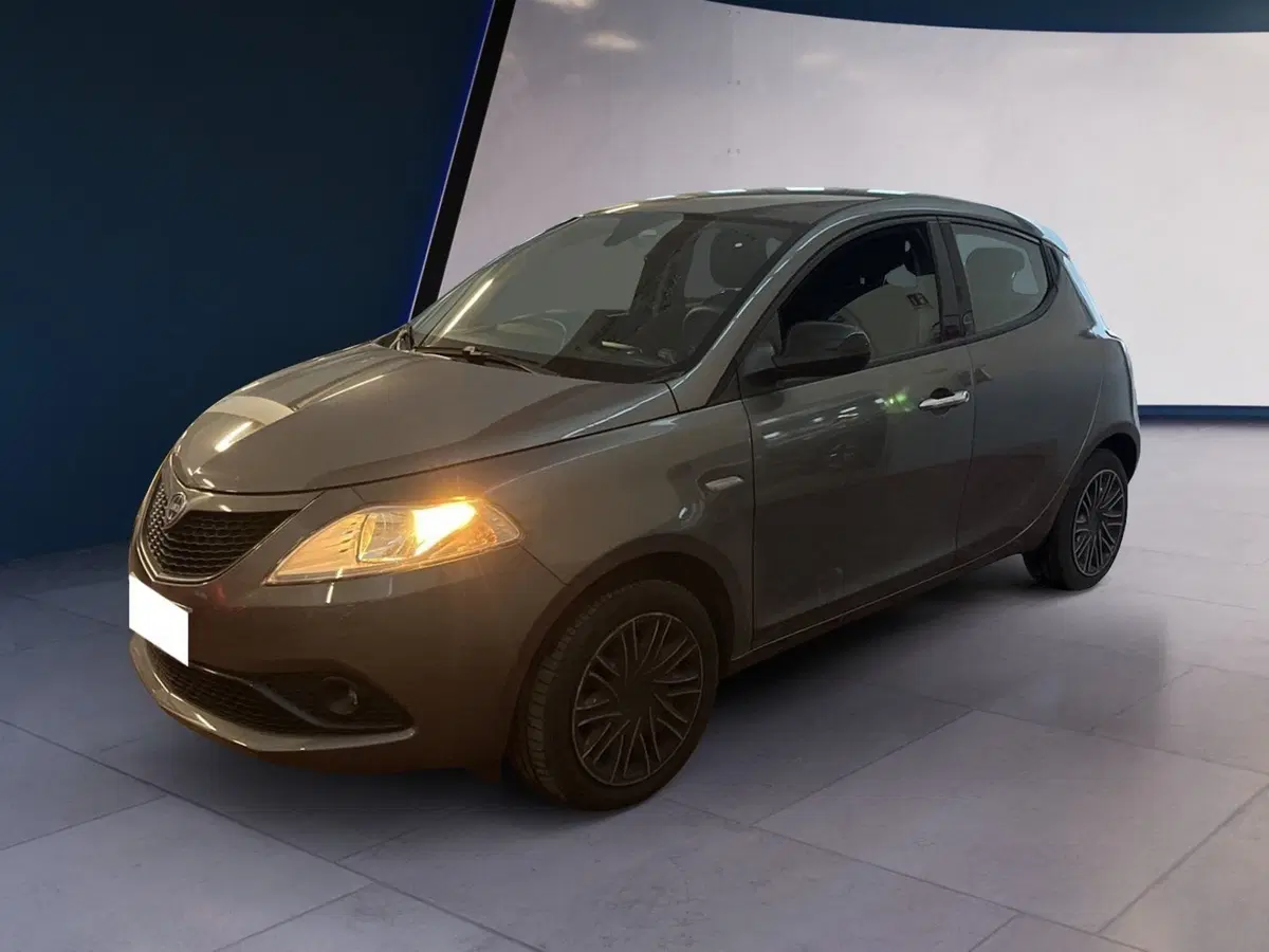 Lancia Ypsilon usata a Torino (3)