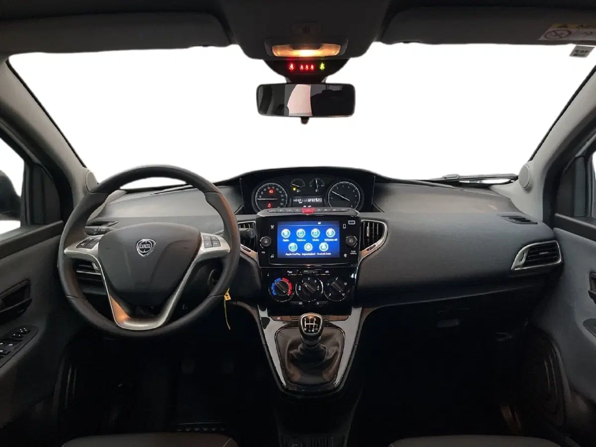 Lancia Ypsilon usata a Torino (10)
