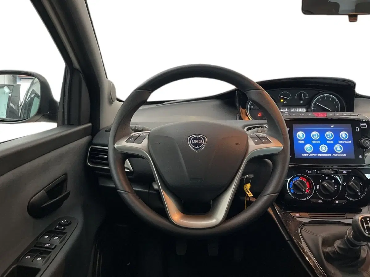 Lancia Ypsilon usata a Torino (11)