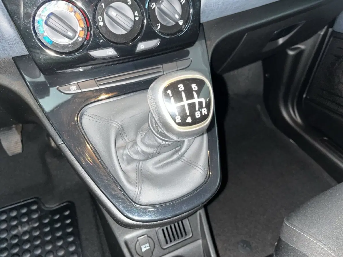 Lancia Ypsilon usata a Torino (12)
