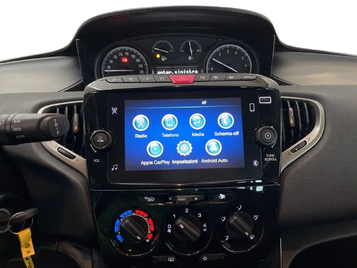 Lancia Ypsilon usata a Torino (13)