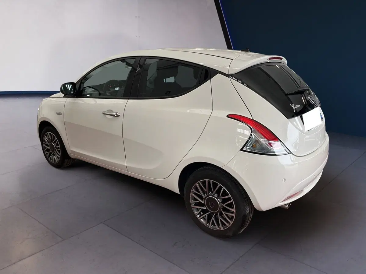 Lancia Ypsilon usata a Torino (4)