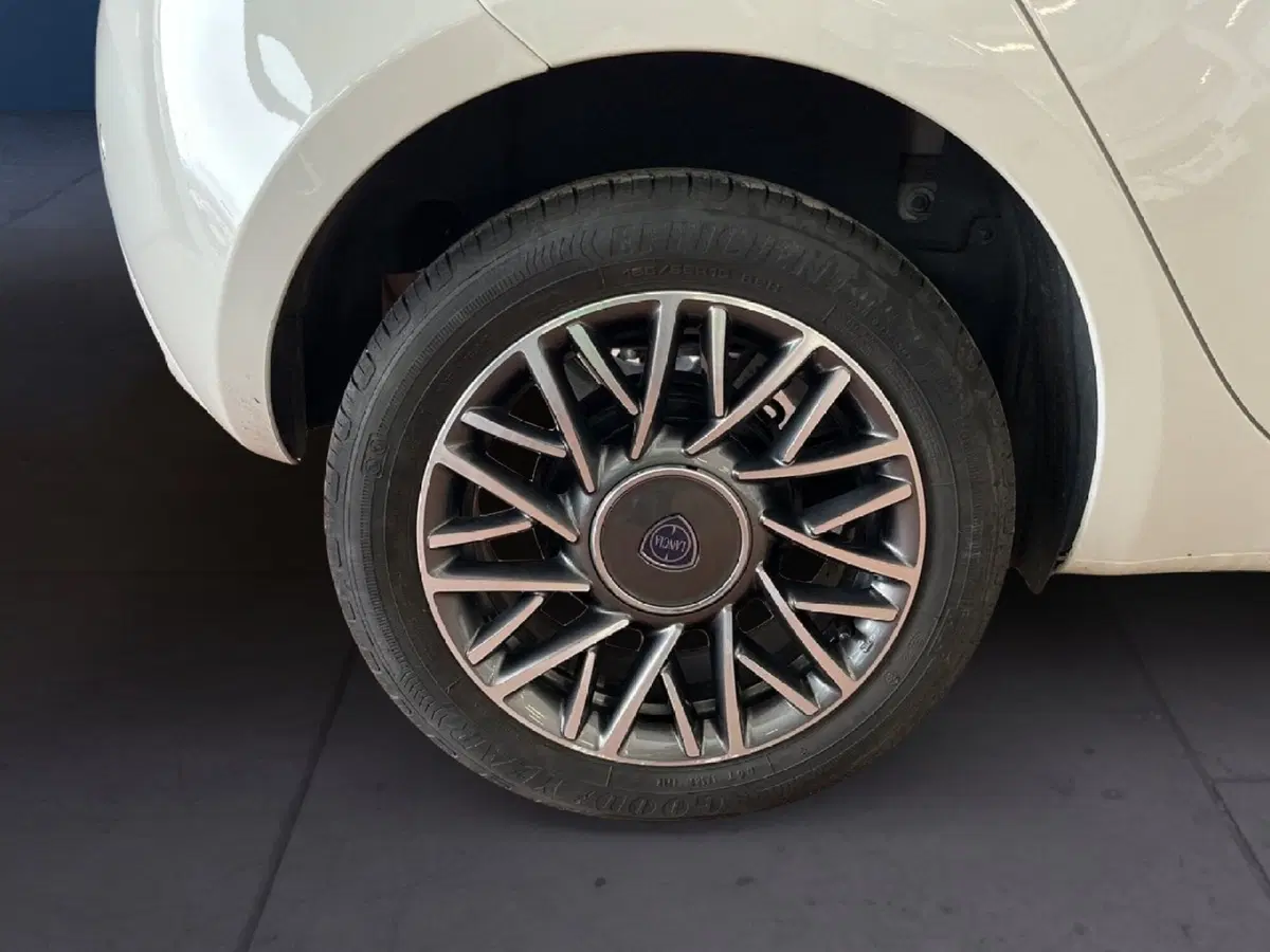 Lancia Ypsilon usata a Torino (7)