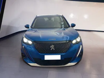 Peugeot 2008 1.2 turbo Allure 100cv del 2022 usata a Torino