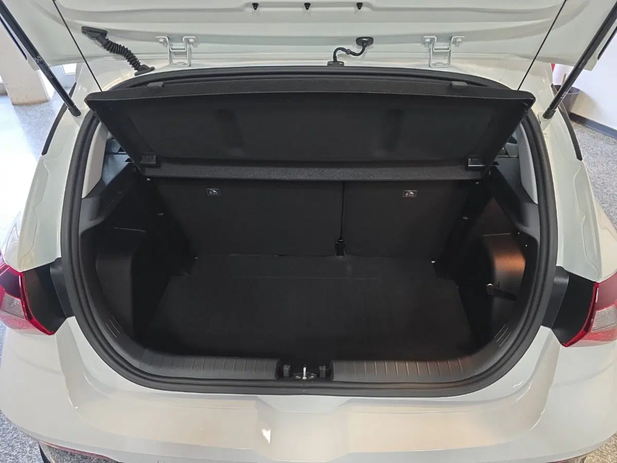 Hyundai i20 nuova a Macerata (14)