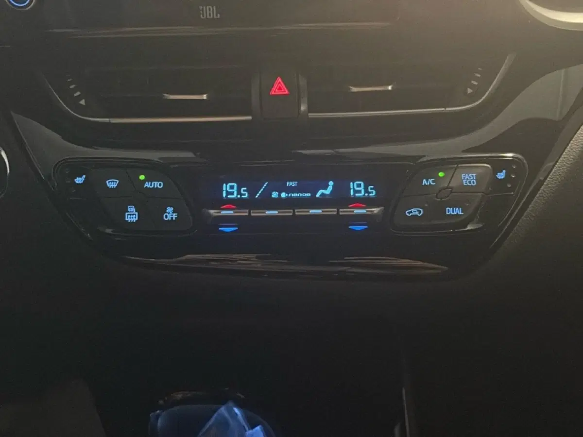 Toyota Toyota C-HR usata a Milano (13)