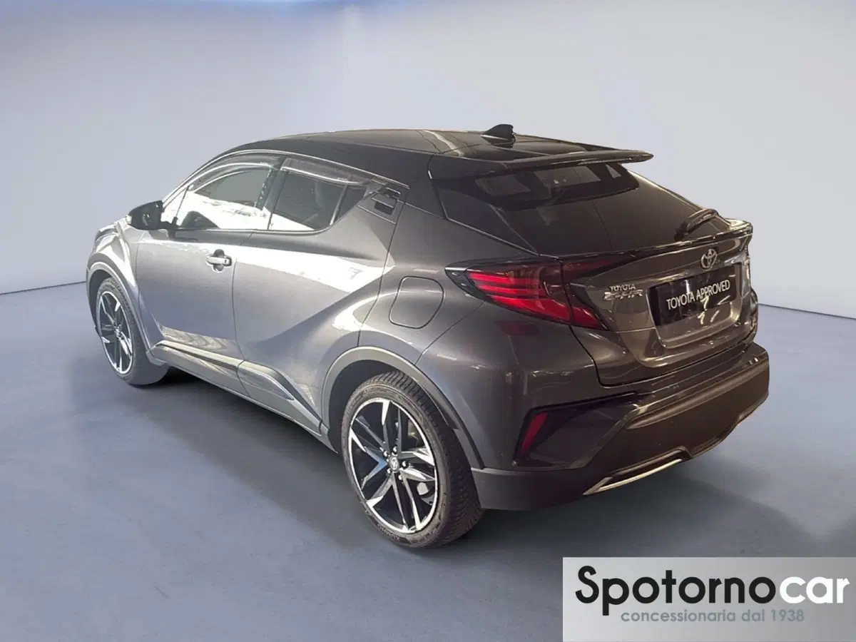 Toyota Toyota C-HR usata a Milano (4)