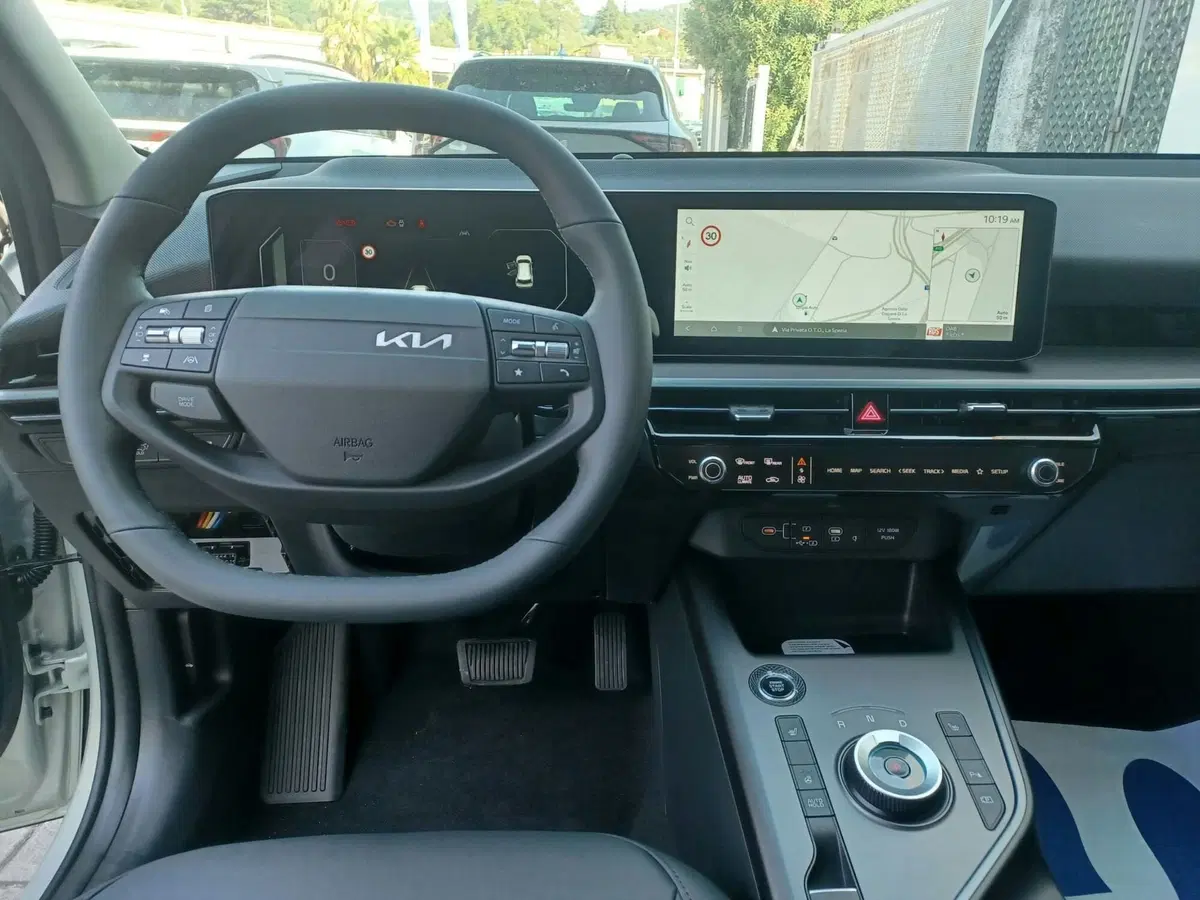 Kia Niro nuova a La Spezia (10)