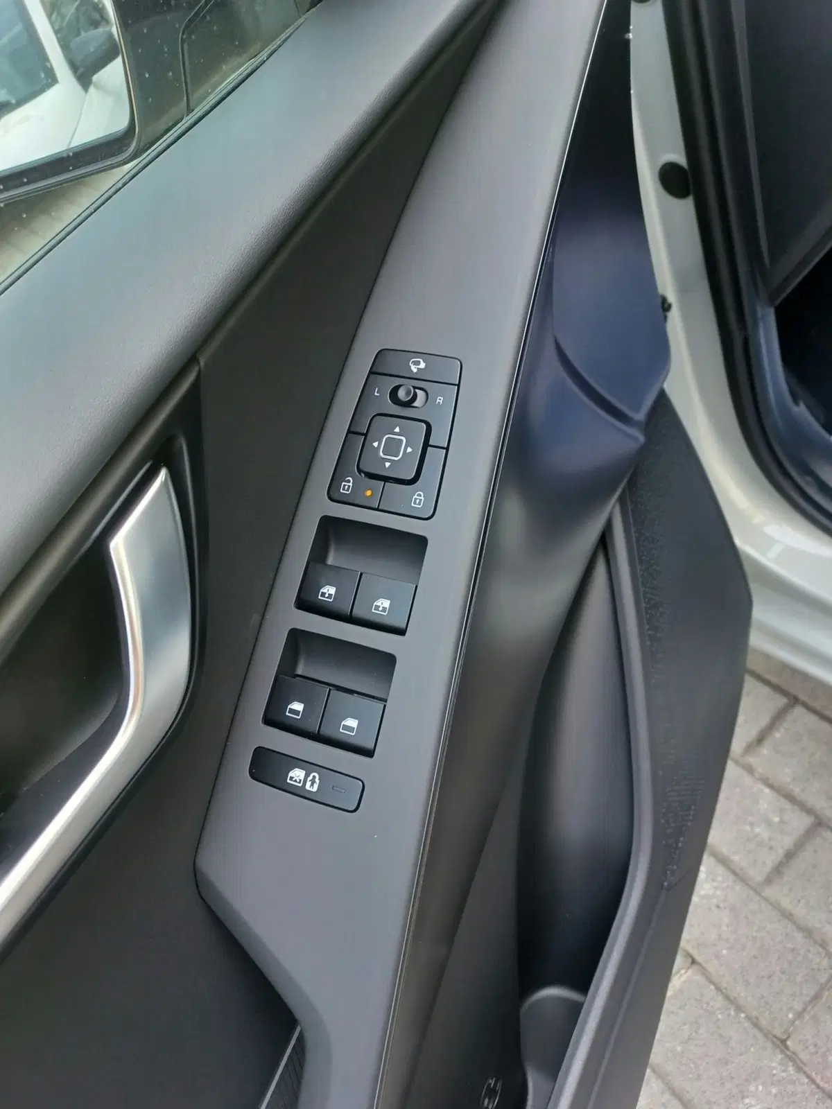 Kia Niro nuova a La Spezia (17)
