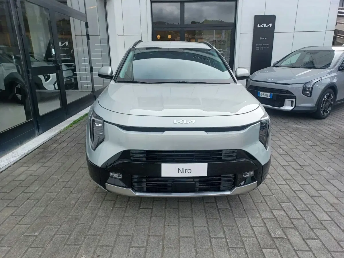 Kia Niro nuova a La Spezia (2)
