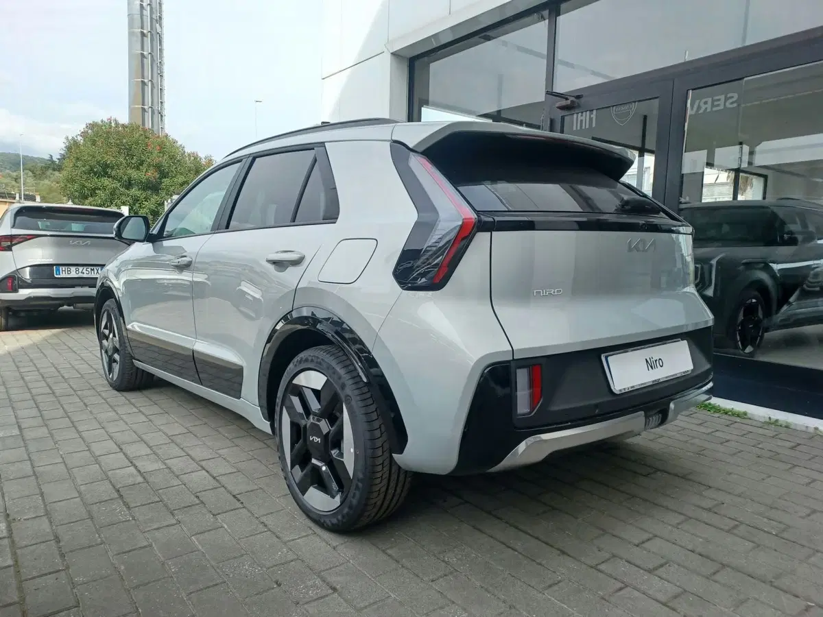 Kia Niro nuova a La Spezia (4)