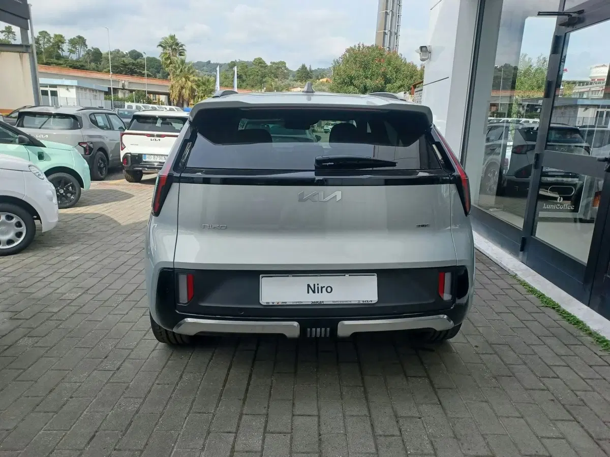 Kia Niro nuova a La Spezia (6)