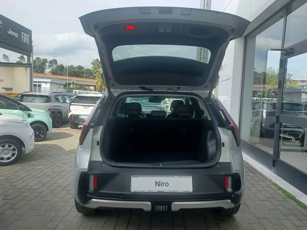 Kia Niro nuova a La Spezia (8)