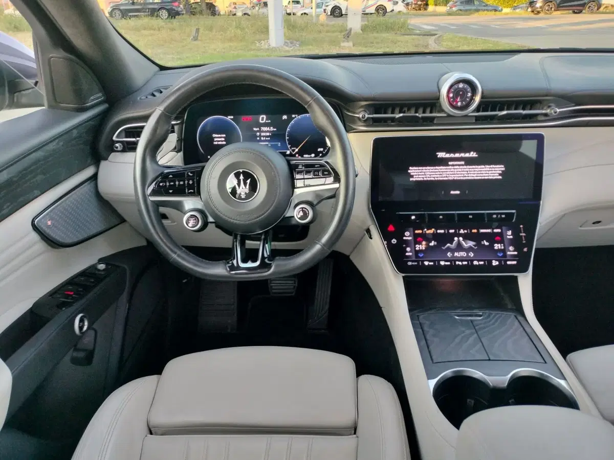 Maserati Grecale usata a Modena (8)