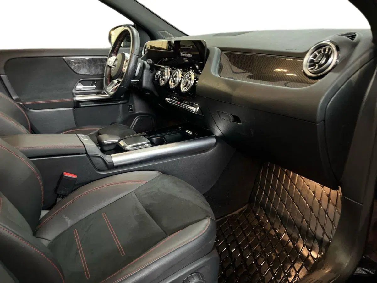 Mercedes-Benz GLA SUV usata a Bari (9)