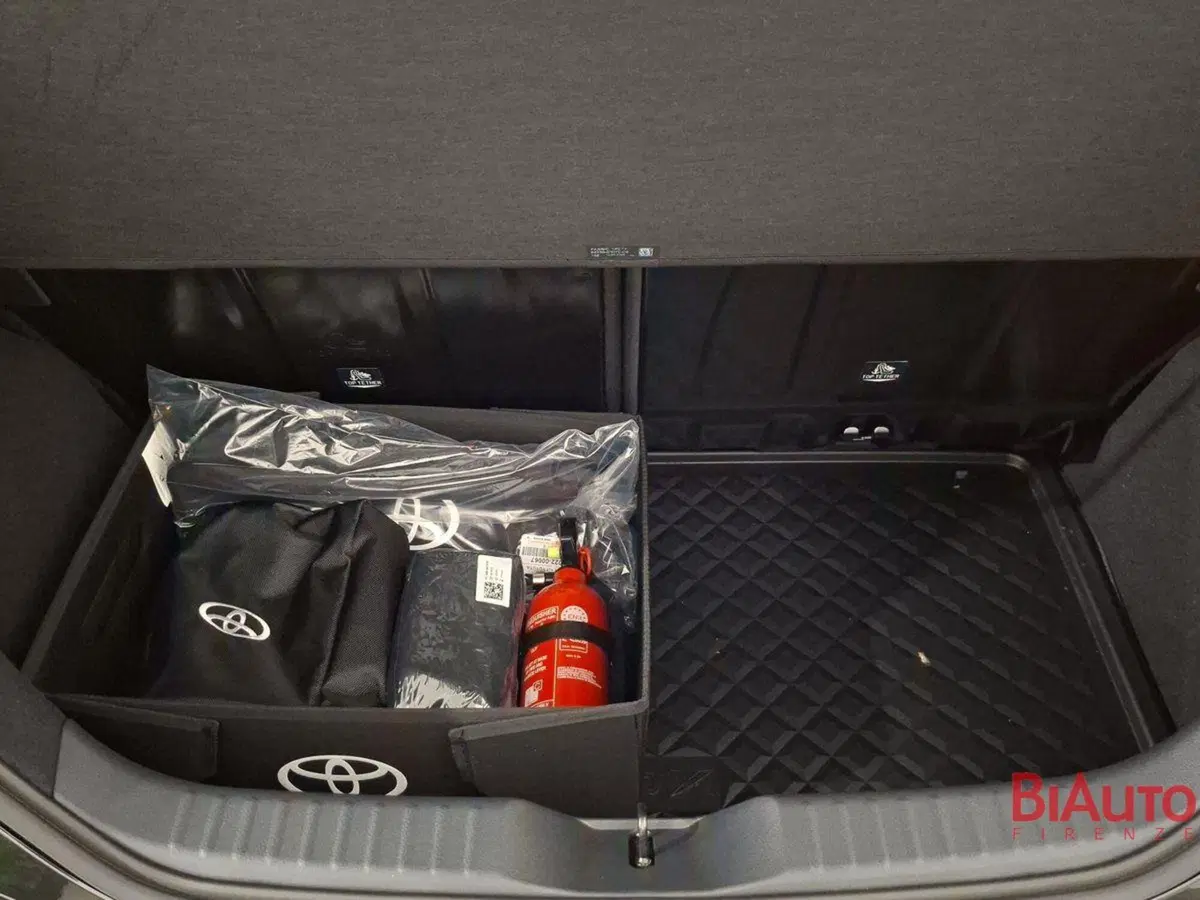 Toyota Aygo X nuova a Firenze (5)