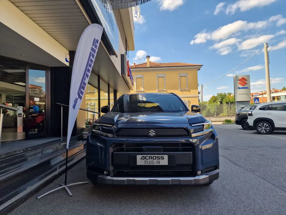 Suzuki Across nuova a Milano (2)