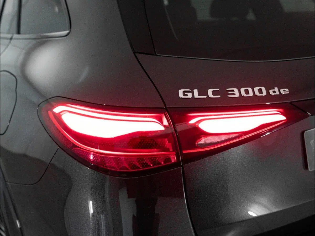 Mercedes-Benz GLC nuova a Macerata (3)
