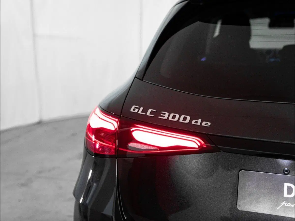 Mercedes-Benz GLC nuova a Macerata (4)