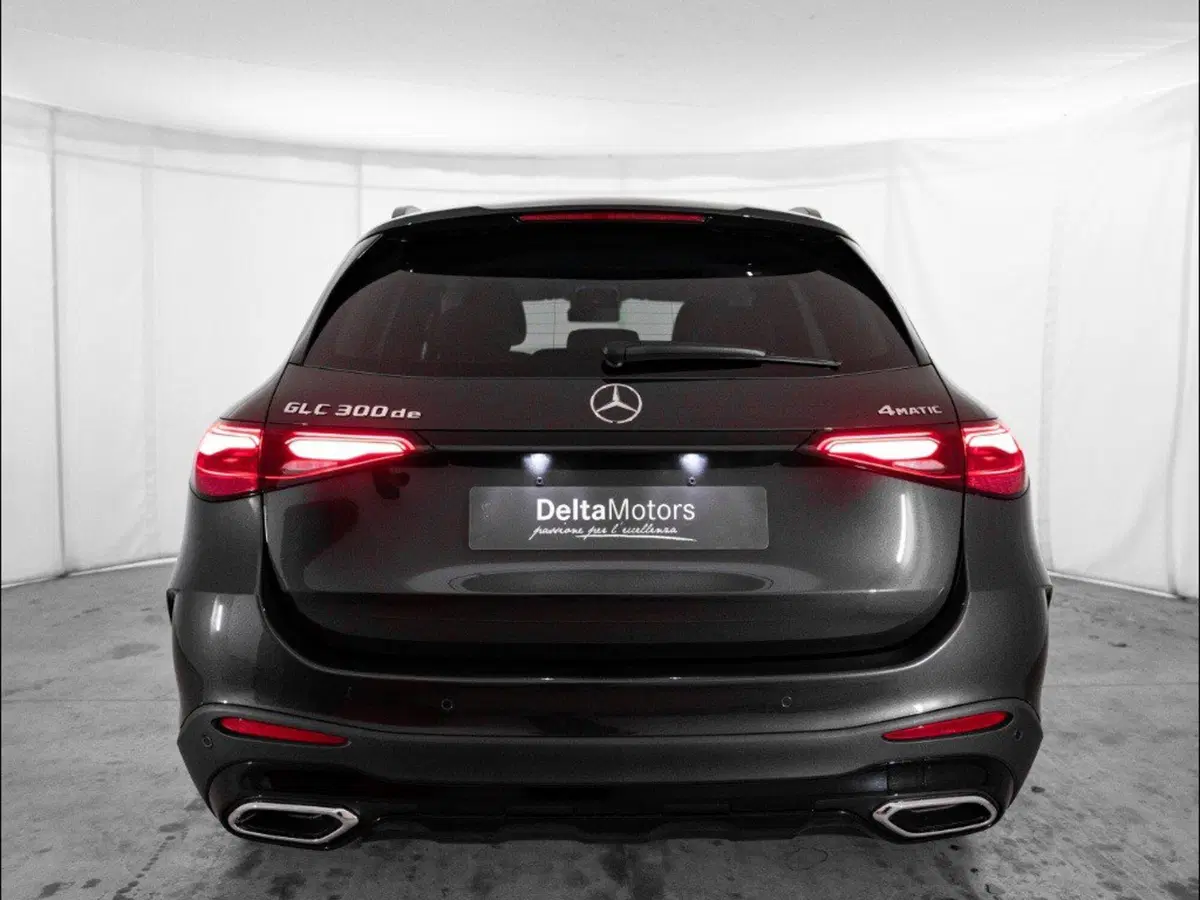 Mercedes-Benz GLC nuova a Macerata (5)