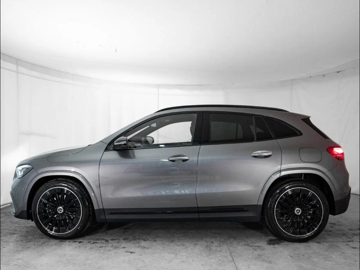 Mercedes-Benz GLA SUV nuova a Macerata (2)