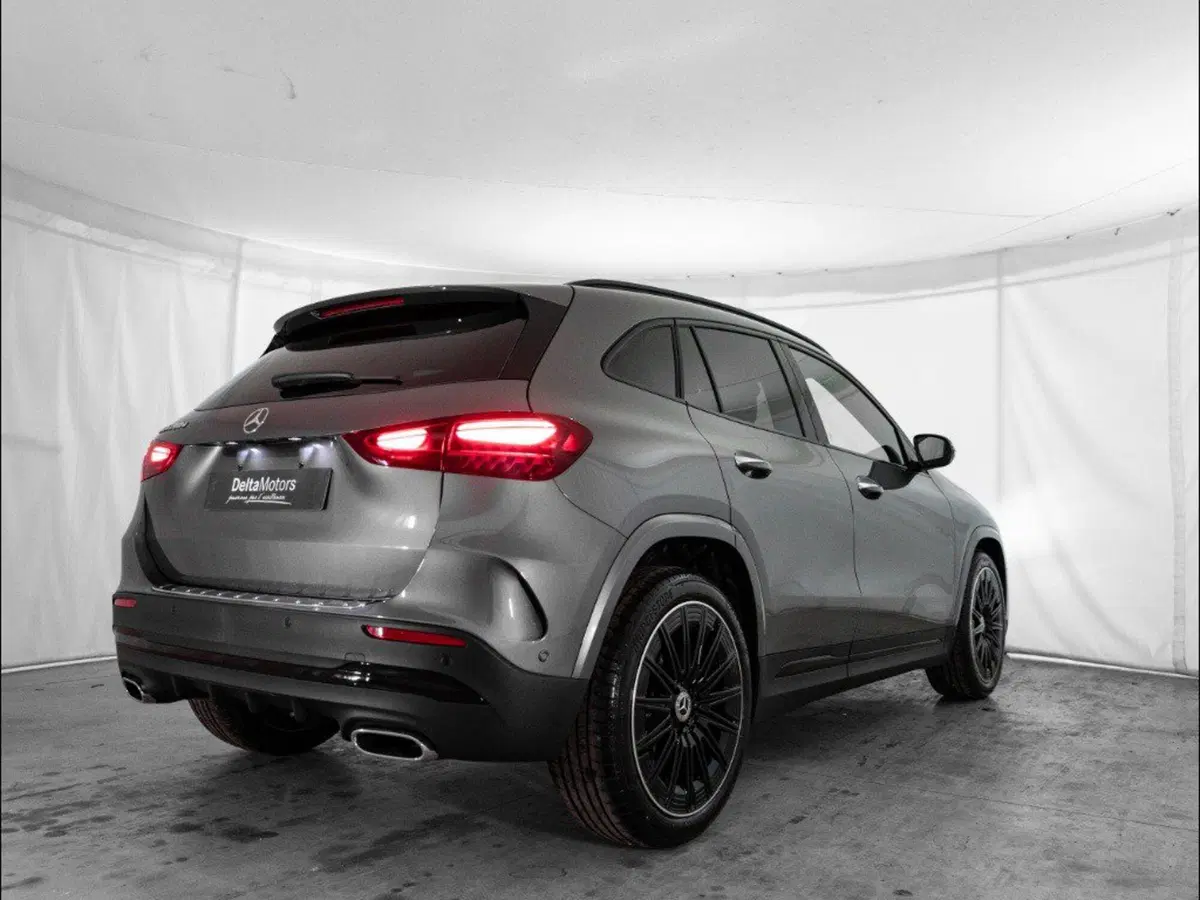 Mercedes-Benz GLA SUV nuova a Macerata (5)