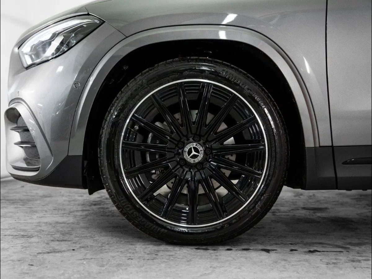 Mercedes-Benz GLA SUV nuova a Macerata (9)