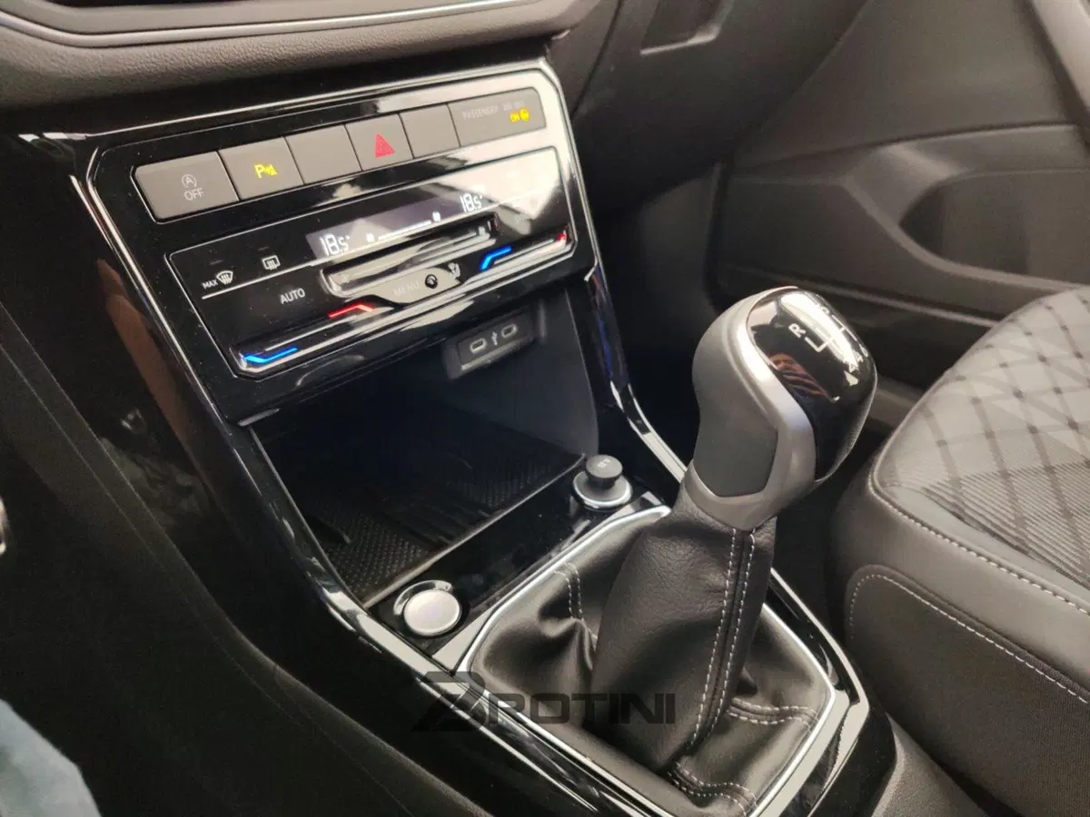 Volkswagen T-Cross nuova a Massa-Carrara (11)