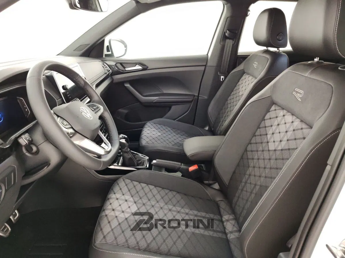 Volkswagen T-Cross nuova a Massa-Carrara (7)