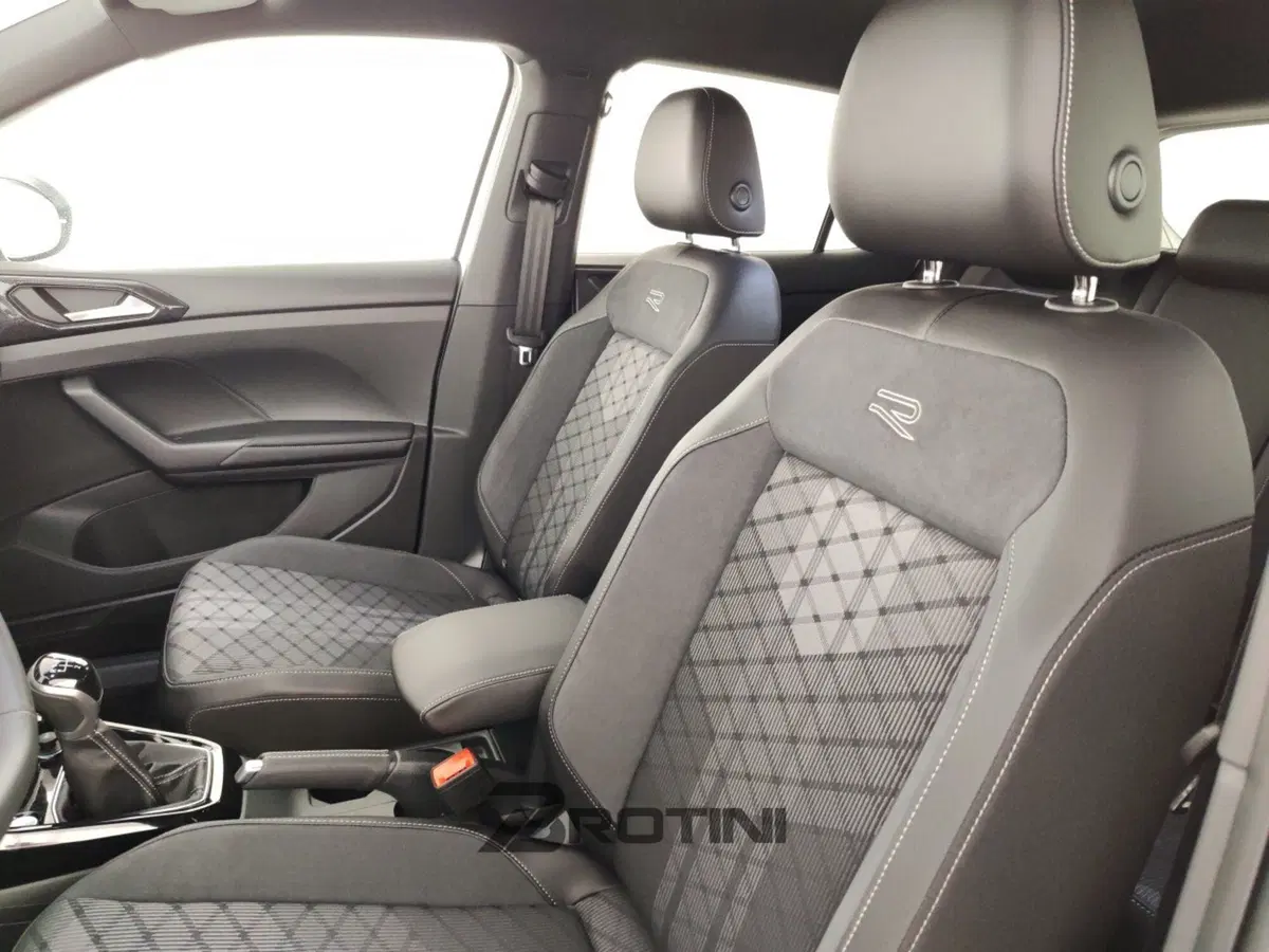 Volkswagen T-Cross nuova a Massa-Carrara (9)