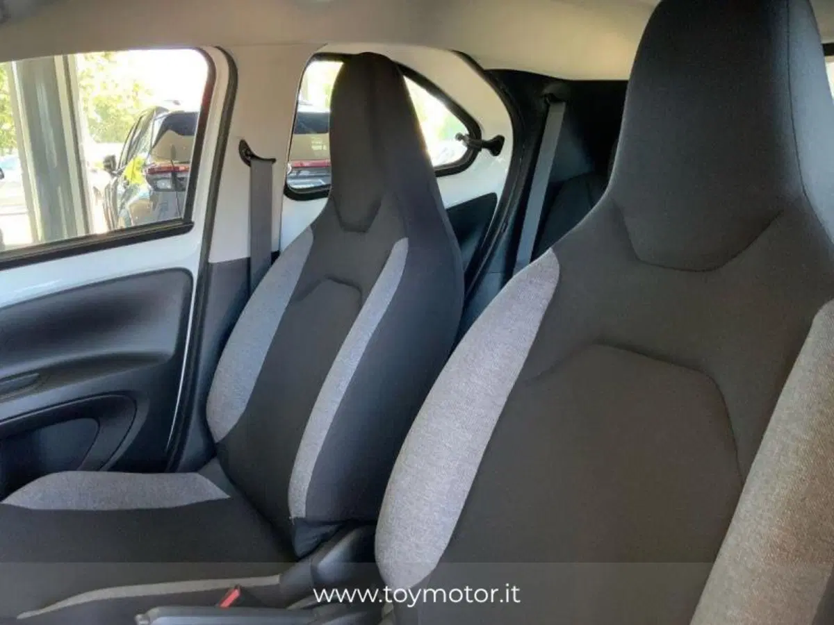 Toyota Aygo X usata a Perugia (14)