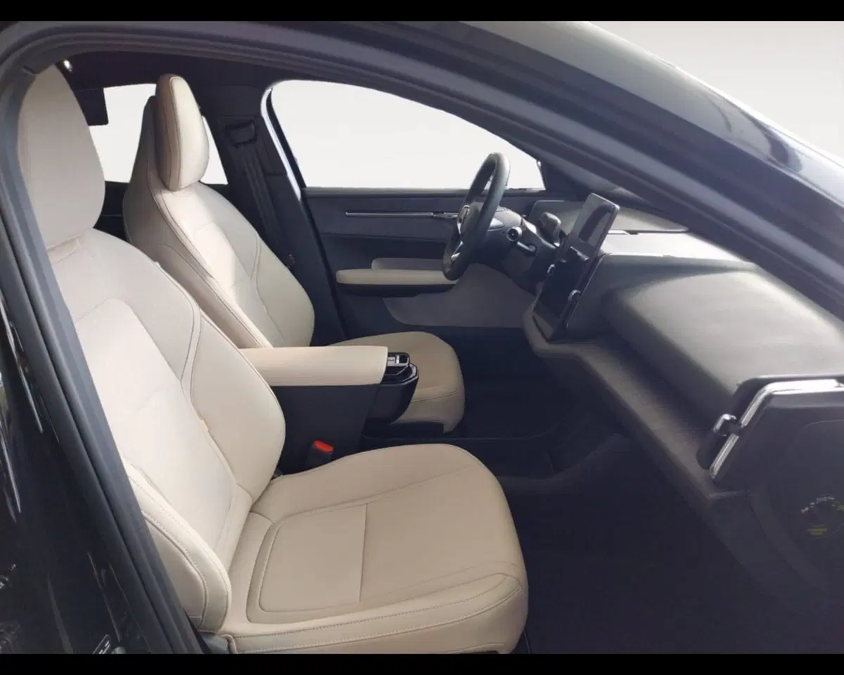 Volvo EX30 Cross Country nuova a Bologna (14)