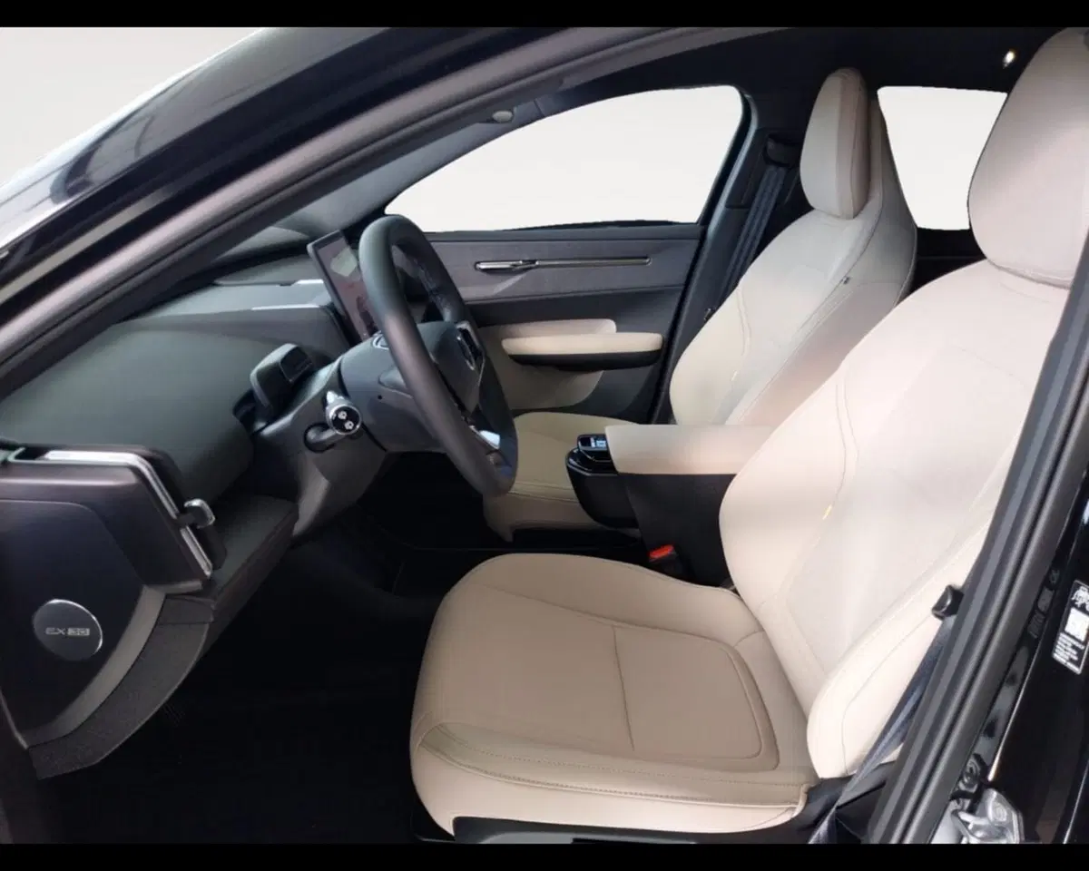 Volvo EX30 Cross Country nuova a Bologna (9)