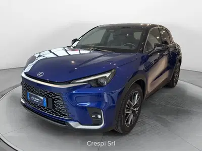 Lexus LBX 1.5 hybrid Cool 4wd del 2024 usata a Carnago