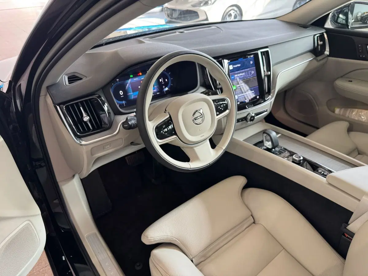 Volvo V60 nuova a Monza e Brianza (12)