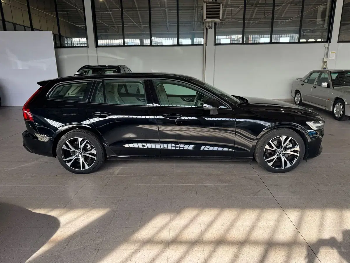 Volvo V60 nuova a Monza e Brianza (8)