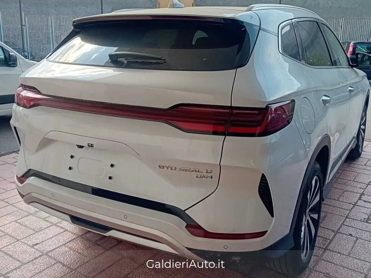 Byd Seal U nuova a Salerno (4)