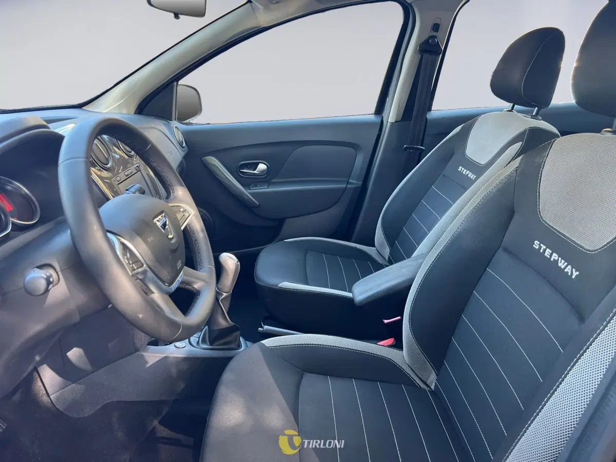 Dacia Sandero usata a Milano (11)