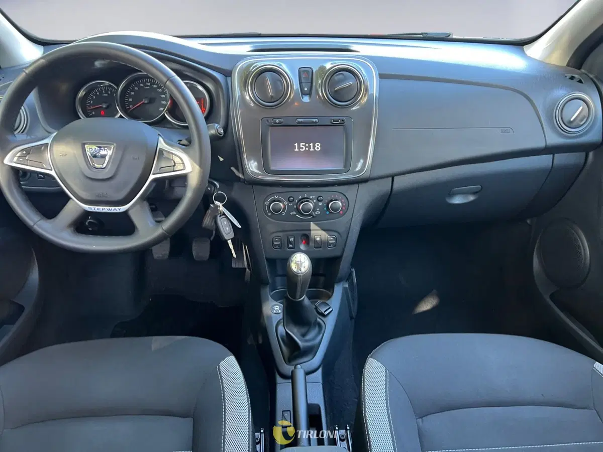 Dacia Sandero usata a Milano (13)