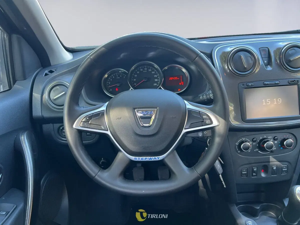 Dacia Sandero usata a Milano (15)
