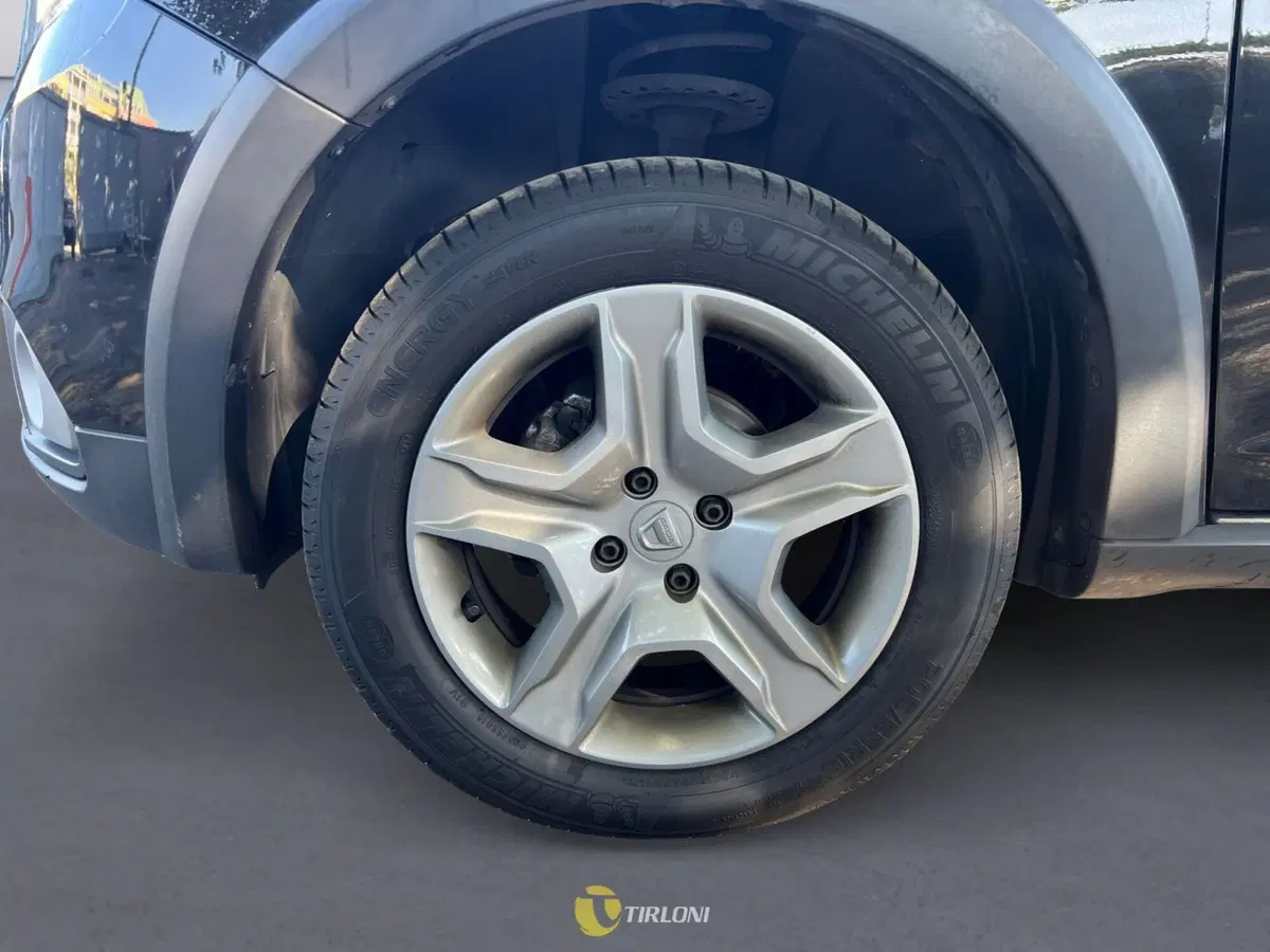 Dacia Sandero usata a Milano (17)