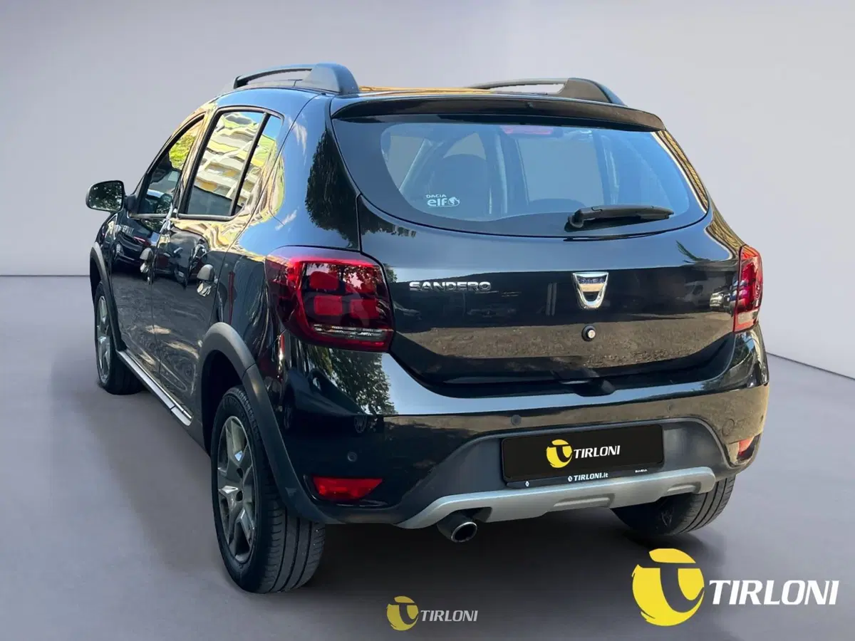 Dacia Sandero usata a Milano (2)