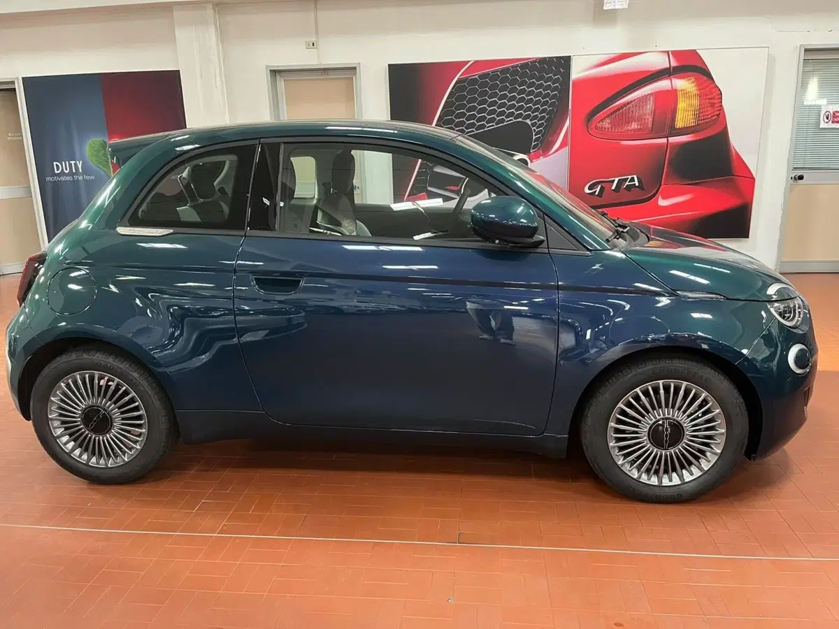 Fiat 500 nuova a Lucca (4)