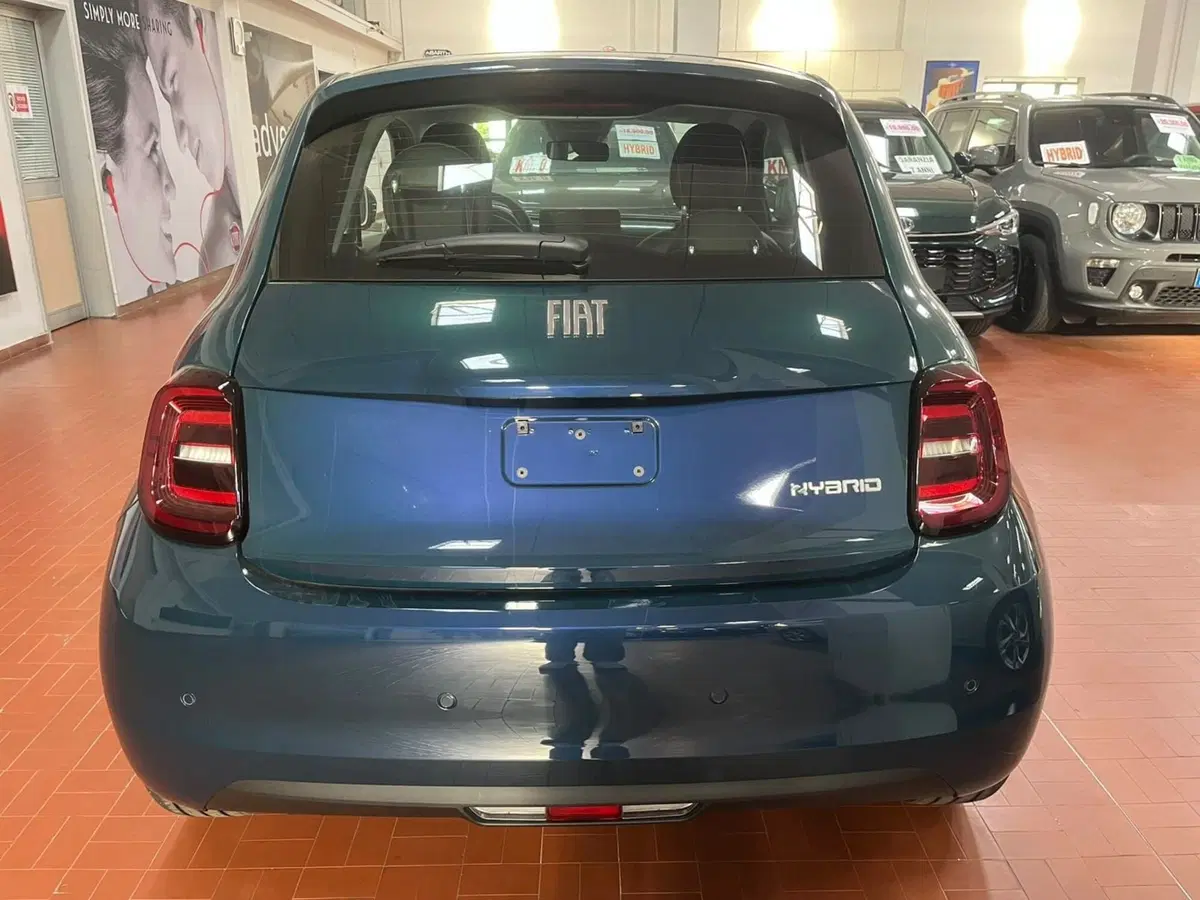 Fiat 500 nuova a Lucca (6)