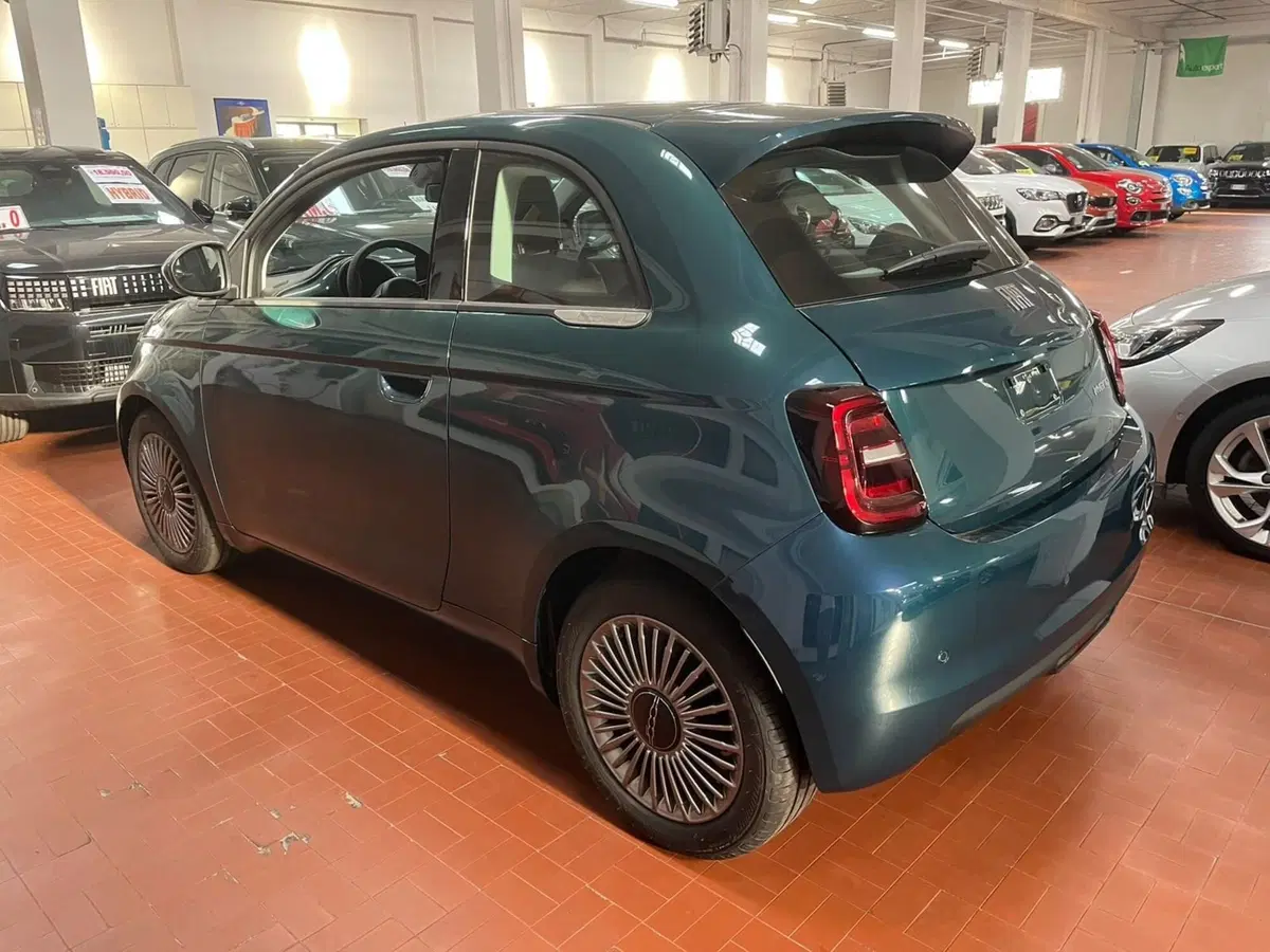 Fiat 500 nuova a Lucca (7)