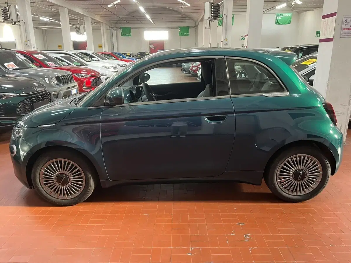 Fiat 500 nuova a Lucca (8)